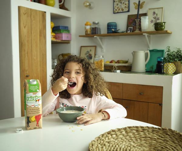 Camélia - Stolz Milch zu trinken, die schmeckt