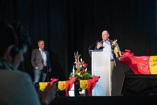 Communiqué de presse - 10e anniversaire de la coopérative Faircoop et remise des vaches en or